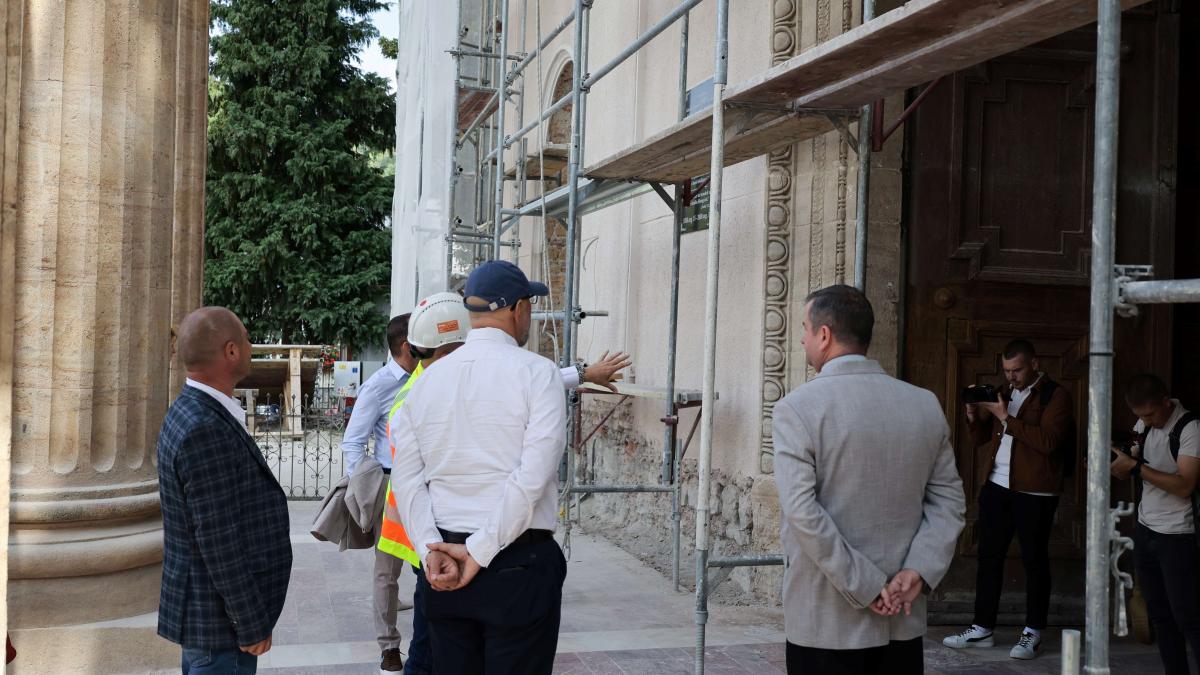 Látogatás a felsőbányai templom felújításán