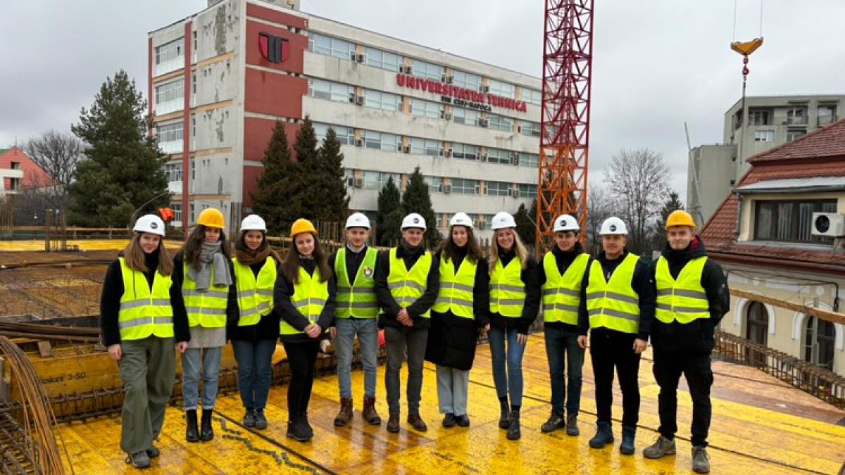 Students Visiting the Construction Site of the Artificial Intelligence Research Institute