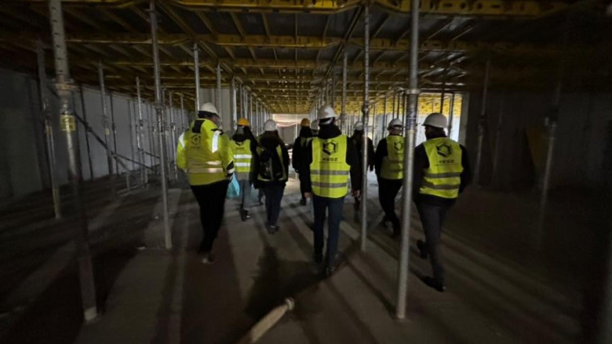 Students Visiting the Construction Site of the Artificial Intelligence Research Institute