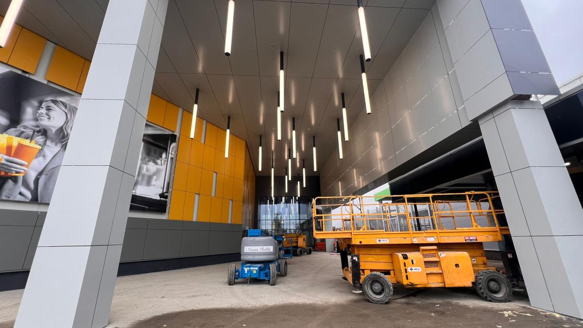 S-a transformat centrul comercial din Târgu Mureș – KÉSZ România a participat ca antreprenor general la realizarea Plaza M
