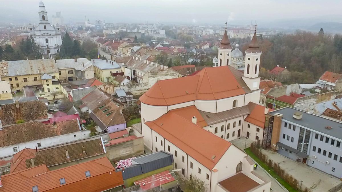 A szamosújvári ferences templom és kolostor rehabilitációja. Generálkivitelezés.