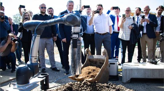 Ceremonie oficială de punere a pietrei de temelie la construcția Institutului de Cercetare în Inteligență Artificială al Universității Tehnice din Cluj-Napoca